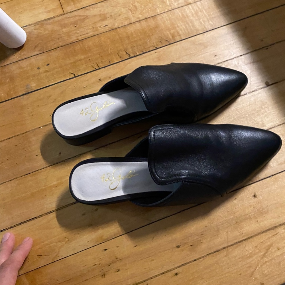 42 GOLD Black Leather Mules - Picture 2 of 6